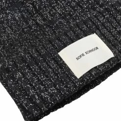 Petit By Sofie Schnoor Beanie Black -Mikk-line butik unnamed file 427